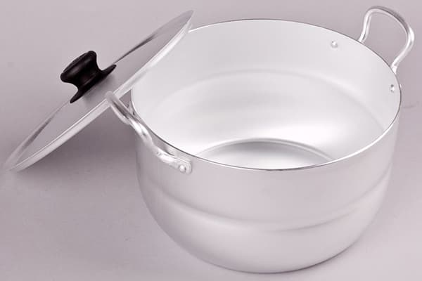 Neuer Aluminiumtopf