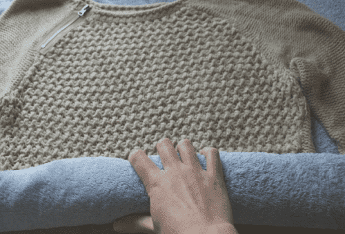 Kleidung mit einem Handtuch trocknen