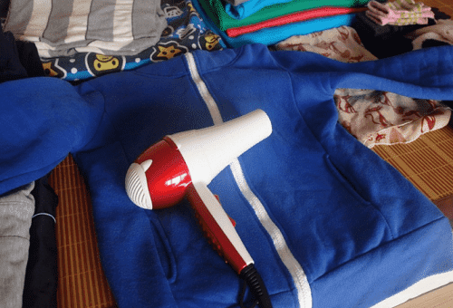 Kleidung mit dem Haartrockner trocknen