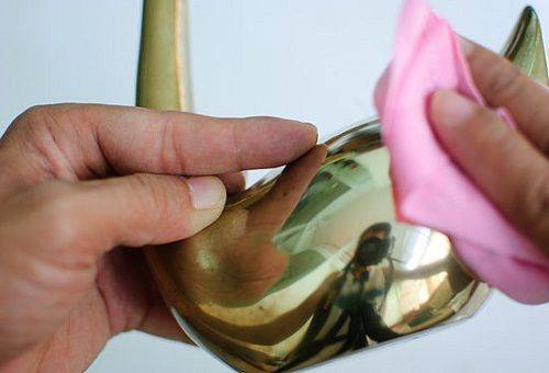 gereinigter Gegenstand aus Messing