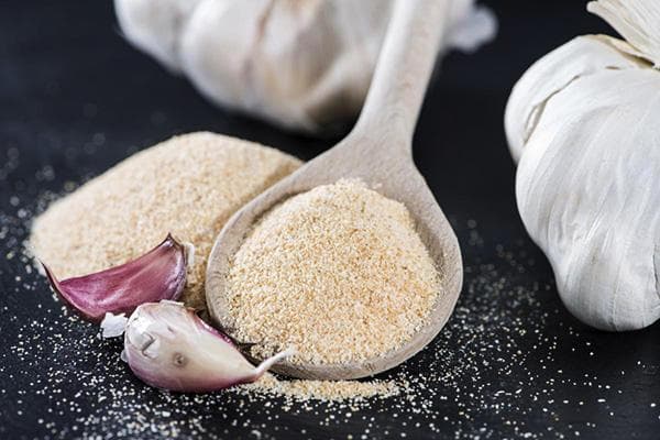 Gemahlener getrockneter Knoblauch