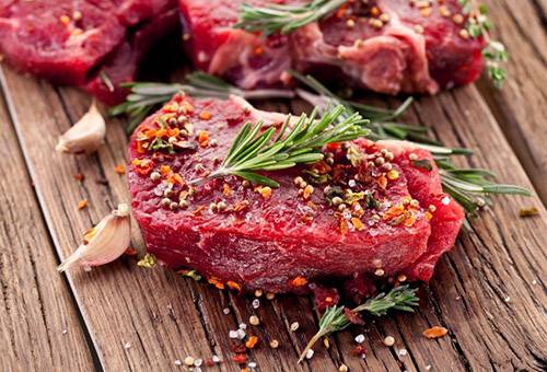 Fleisch mit Gewürzen