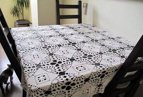 gestärkte Tischdecke