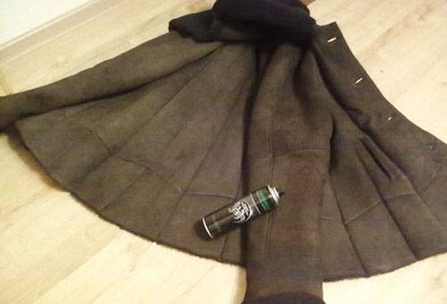 Echte Lederjacke und Reinigungsmittel