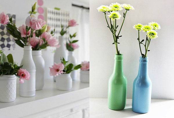 Blumen in Gefäßen mit schmalen Hälsen