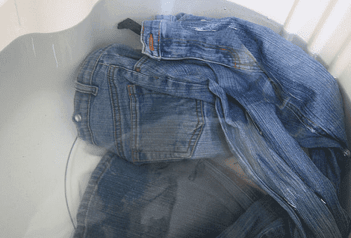 in Wasser eingelegte Jeans