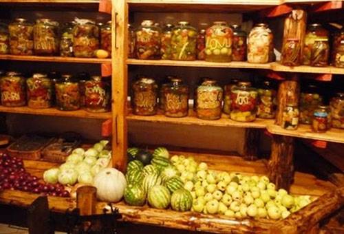 Lagerung von Wassermelonen im Keller