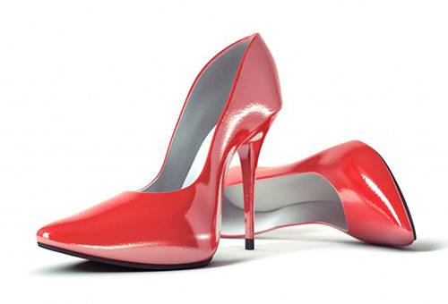 Rote Lackpumps mit Stilettabsatz