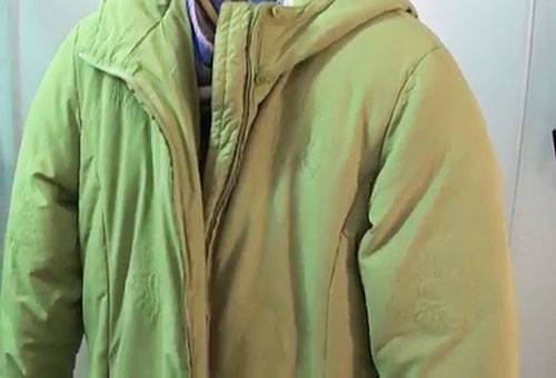 Trocknen der Winterjacke hängend