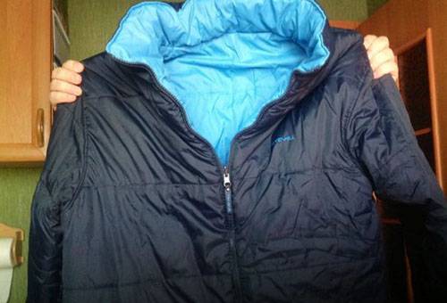 Aufschütteln der Daunenjacke nach dem Waschen