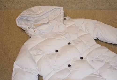 Gewaschene weiße Daunenjacke