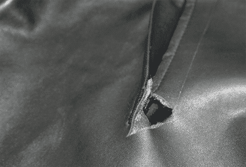 Eine zerrissene Lederjacke