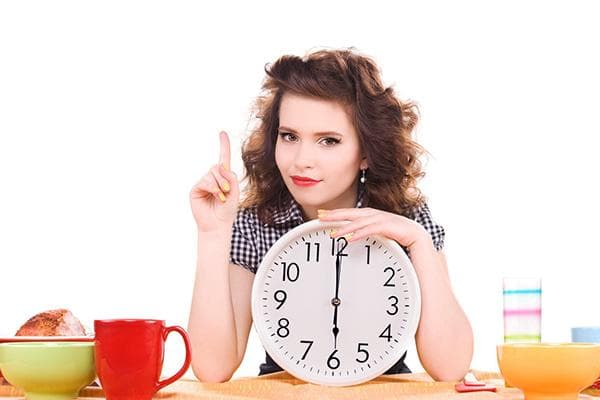 Frau mit Uhr