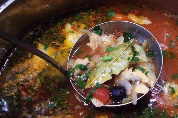 Lorbeerblatt in der Suppe
