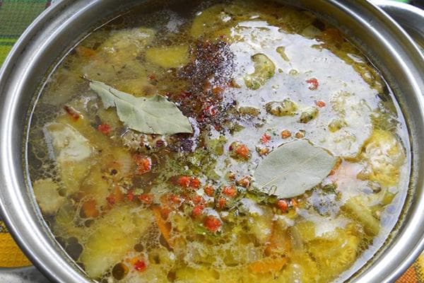 Gewürze in der Suppe