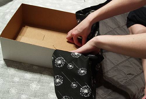 Bezug der Box mit Stoff
