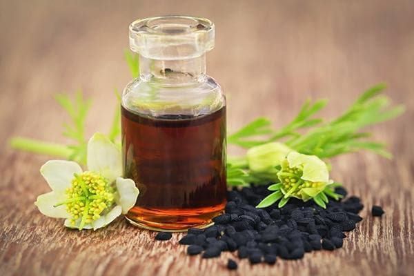 Fläschchen mit Schwarzkümmelöl