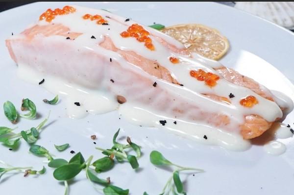Salmão-rosa ao molho cremoso
