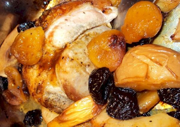 Frango com batata e frutas secas