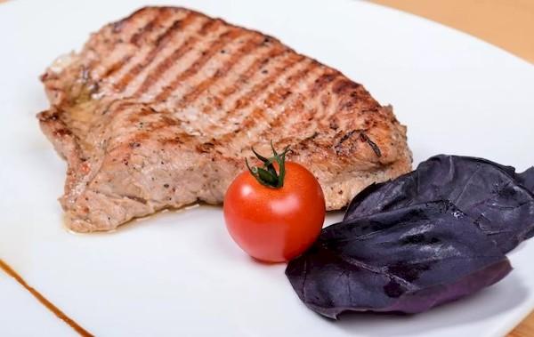 Bife de peito de peru