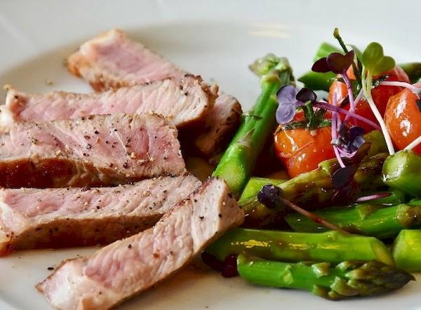 Carne dietética com legumes
