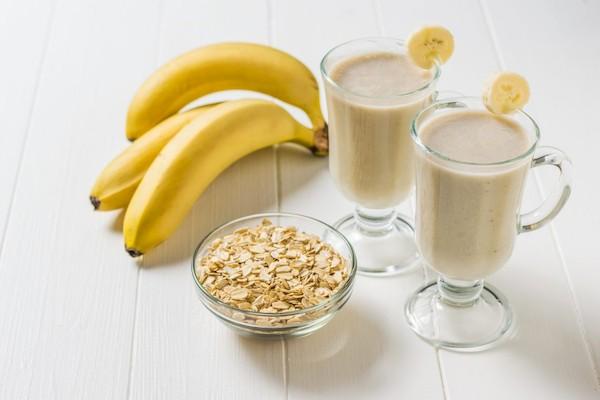 Bananen-Smoothie mit Haferflocken