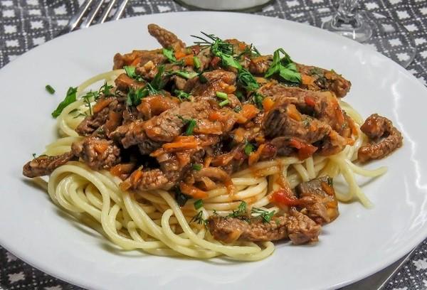 Bolognese-Pasta mit Pilzen