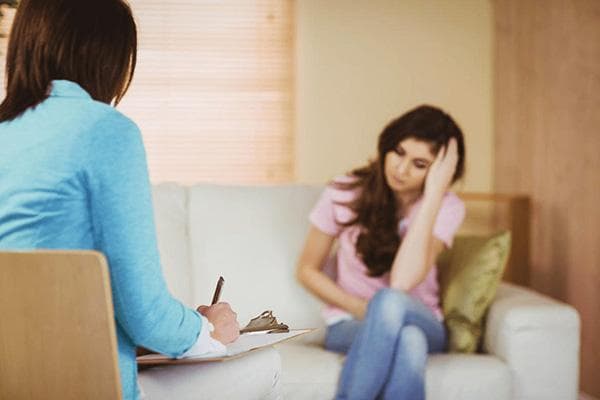 Frau in psychologischer Beratung