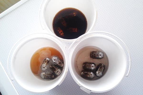 Reinigung kleiner Gegenstände mit Coca-Cola