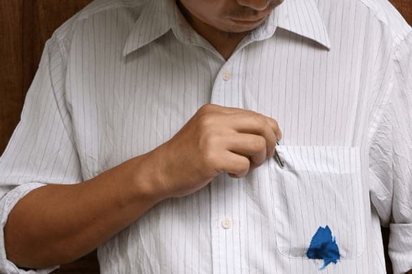 Gelstift ist in der Tasche ausgelaufen