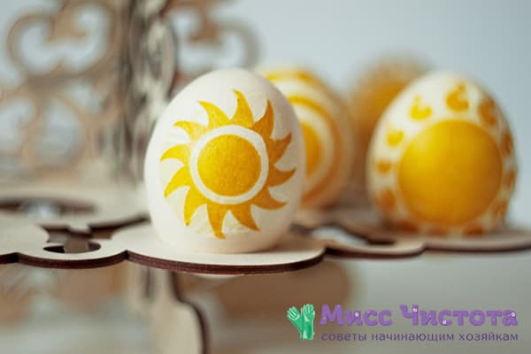 Das haben Sie noch nicht probiert: Eierfärben zu Ostern mit bunten Servietten