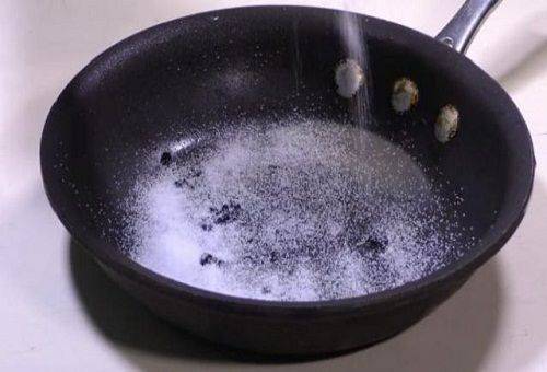Salz in der Pfanne