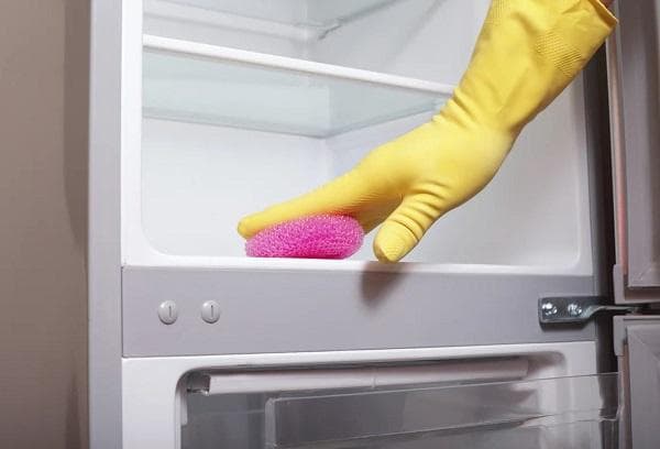 Kühlschrank reinigen