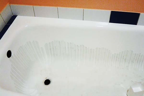 Restaurierung der Badewanne mit Gießacryl