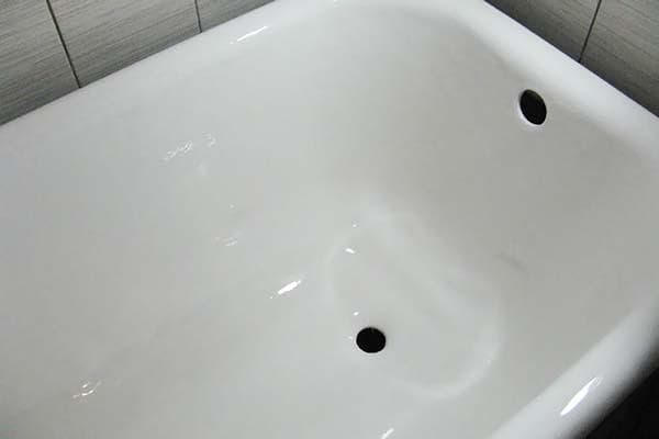 Badewanne, beschichtet mit flüssigem Acryl
