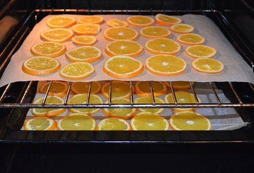 in Scheiben geschnittene Orangen im Backofen