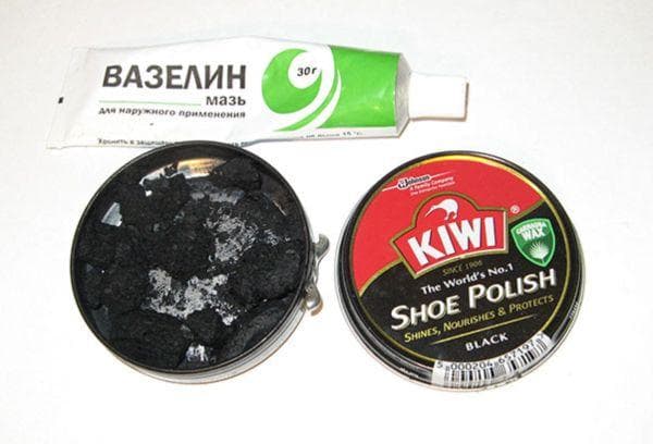 Schwarze Creme und Vaseline