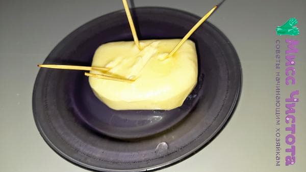 geschmolzene Butter in der Pfanne