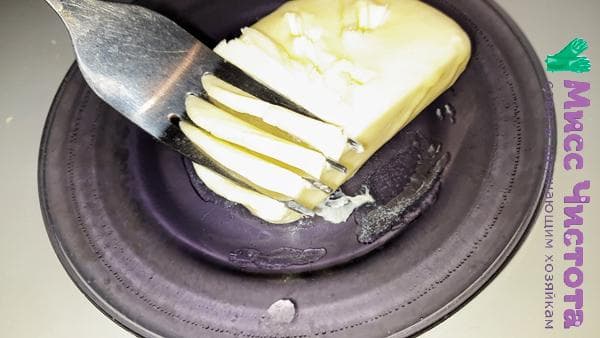 Butter mit einer Gabel weich machen