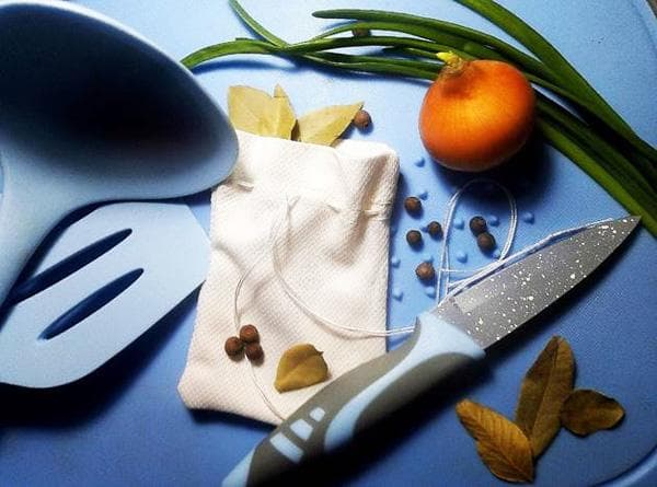 Stoffsäckchen zum Kochen von Gewürzen in der Suppe
