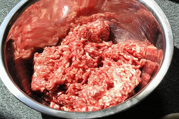 Aufgetautes Hackfleisch