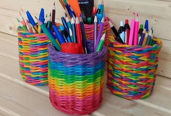 Pinsel-Organizer aus Strohhalmen