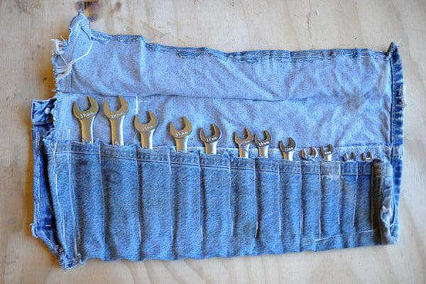 Organizer für Schraubenschlüssel, hergestellt aus alten Jeans
