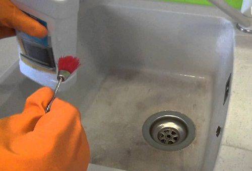 Reinigungsmittel für Spülen aus Kunststein