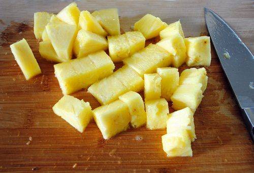 geschnittene reife Ananas