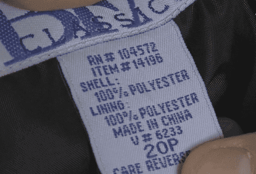 Flecken auf einer Polyesterjacke