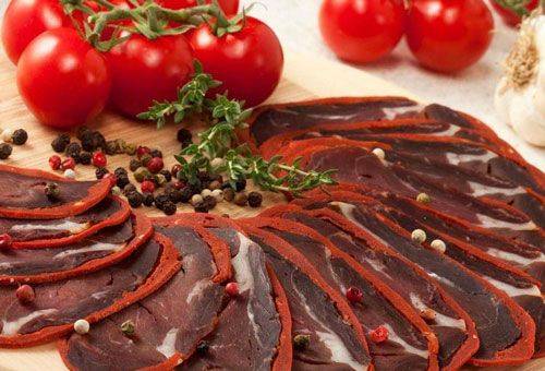 Aufgeschnittene Scheiben von Jamón
