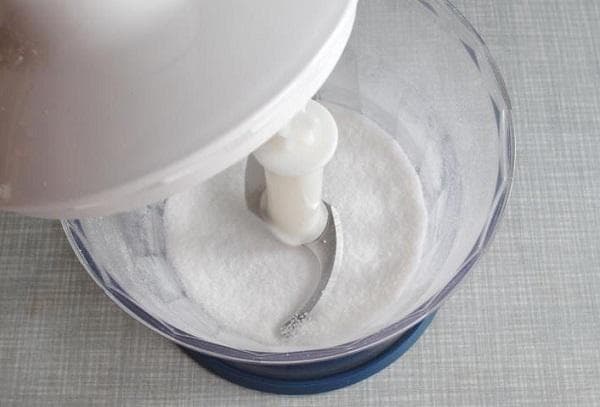 Zubereitung von Puderzucker mit einem Mixer