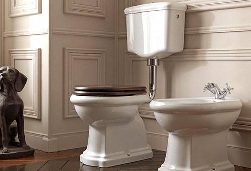 Toilette im Retro-Stil