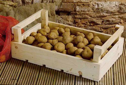 Kartoffeln in einer Kiste